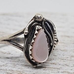VINTAGE NATIVE AMERICAN MOTHER OF PEARL RING SIZE 6